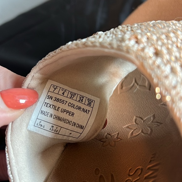 Skechers “Cali” Luxe-foam thong wedge, sandal, size 7 in natural. - Picture 6 of 7